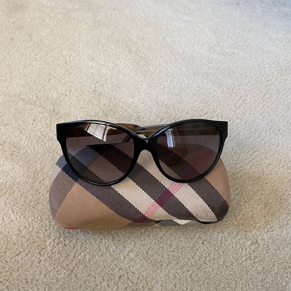 Burberry sunglasses B 4088-M main image 7